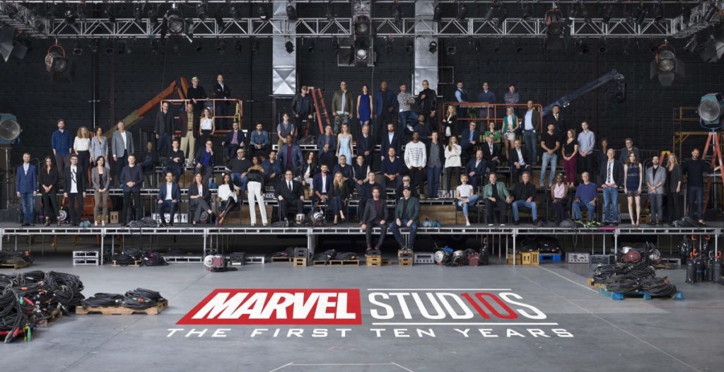 映画アベンジャーズのキャストの集合写真